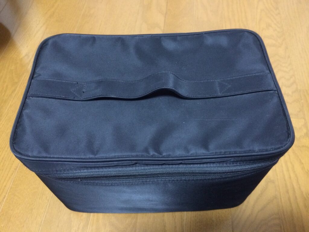 踏みまくられた化粧バッグの画像