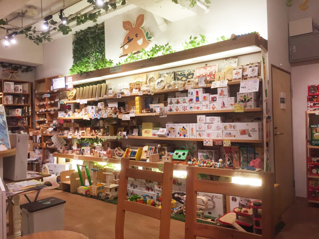 ウディック(Woodayice) 木のおもちゃ雑貨とジェラートカフェの店