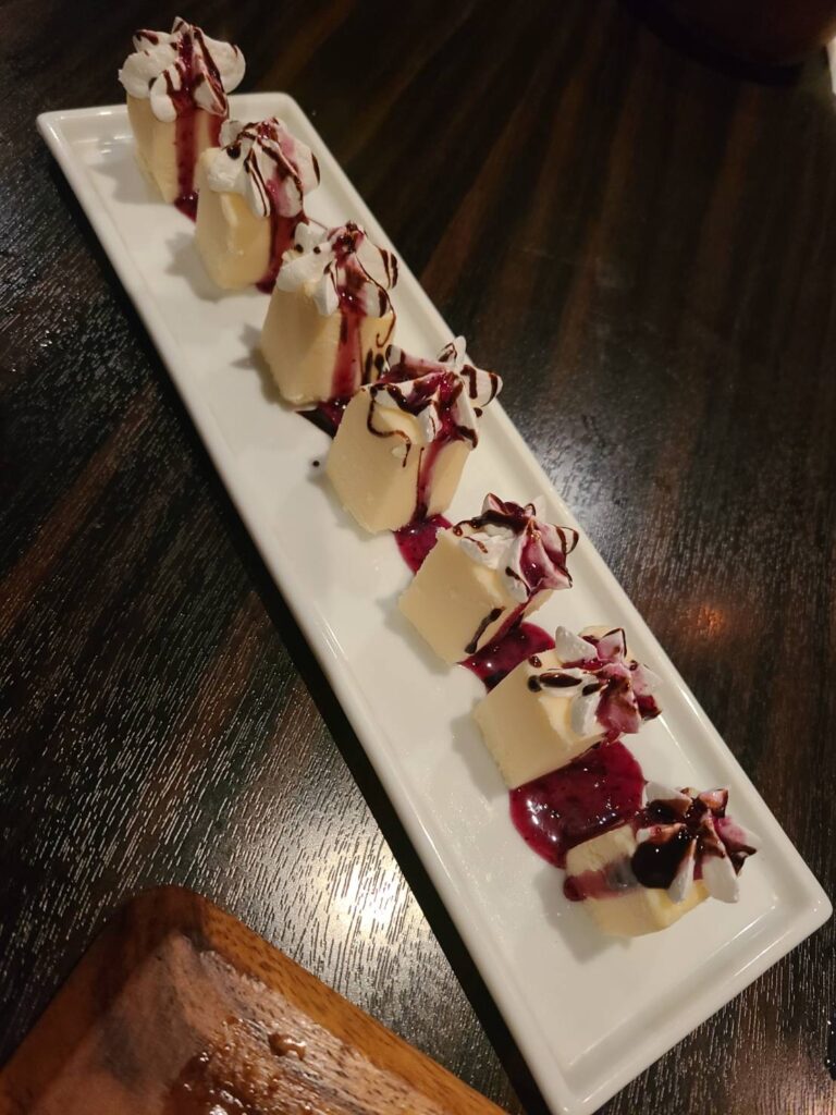 忘年会最後のメニューのレアチーズケーキの画像